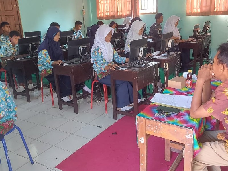 PELAKSANAAN ANBK SMPN 2 MLANDINGAN TAHUN 2025