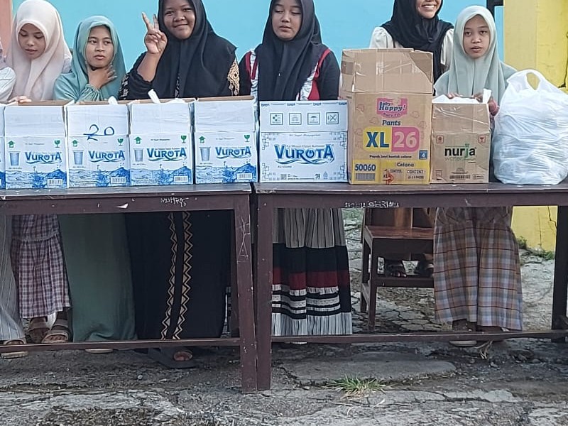 SMPN 2 MLANDINGAN MELAKUKAN KEGIATAN BUKA BERSAMA DAN PEMBAGIAN TAKJIL DI BULAN PUASA RAMADHAN 1447 H